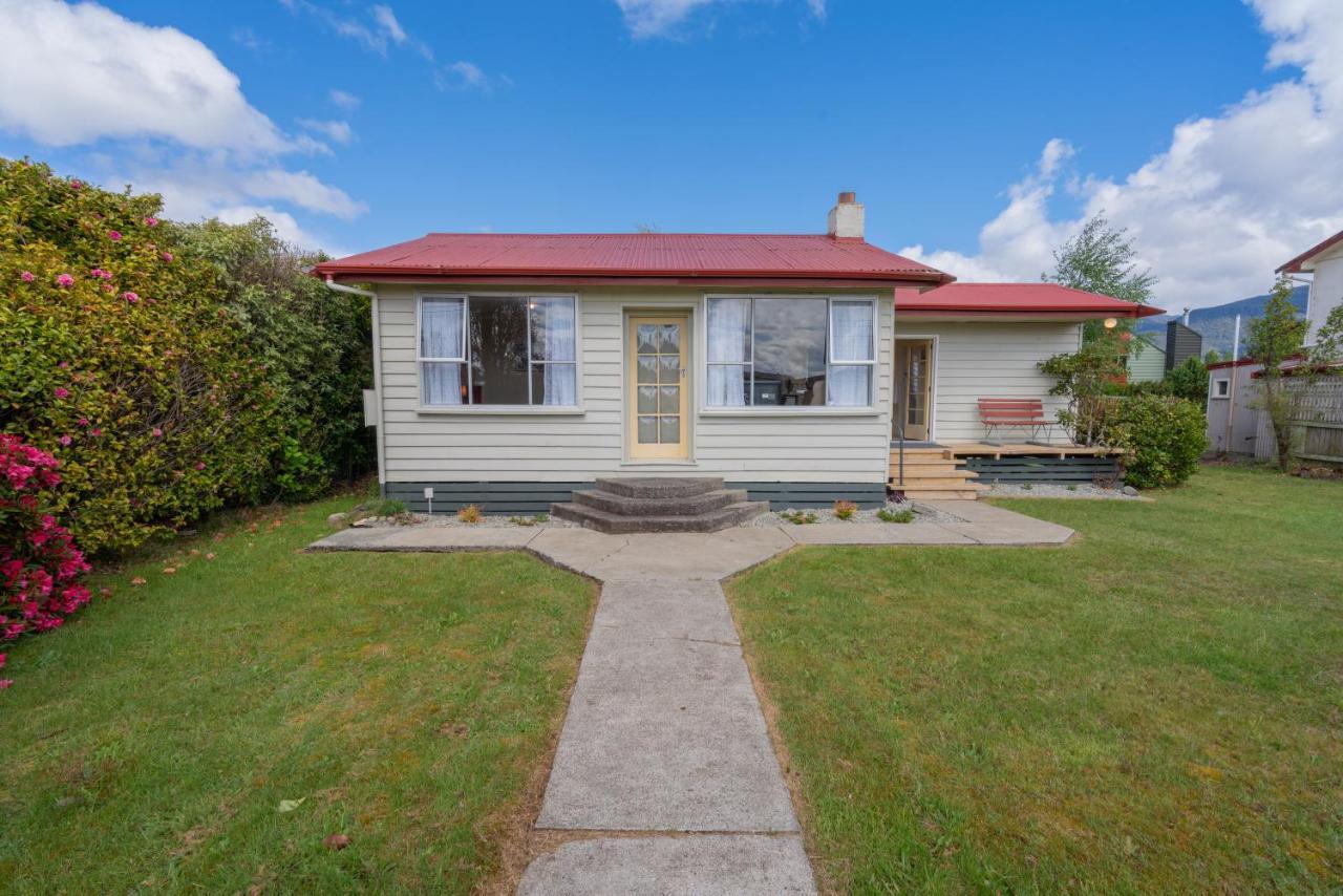 Rustlein Cottage - Te Anau Holiday Home Eksteriør billede
