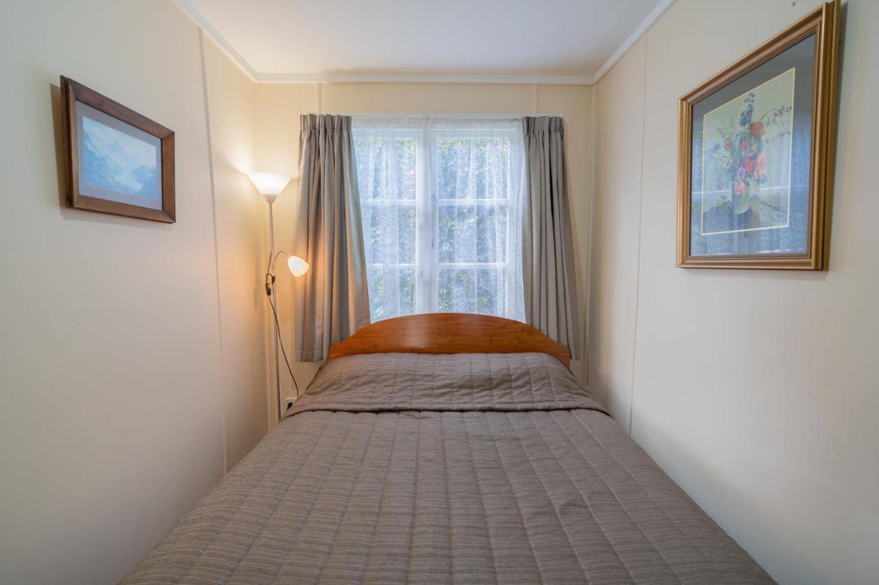 Rustlein Cottage - Te Anau Holiday Home Eksteriør billede